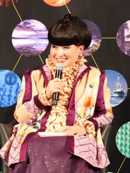 黒柳徹子の顔写真