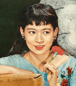 石原まき子の顔写真