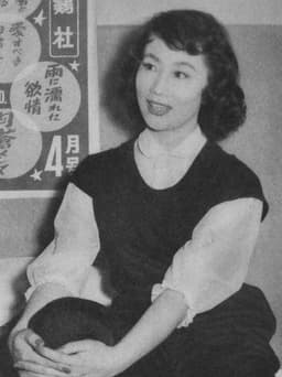 淡路恵子の顔写真
