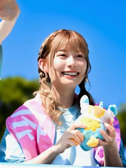 東村芽依の顔写真