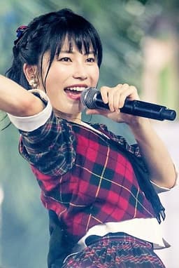 横山由依の顔写真