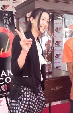 足立梨花の顔写真