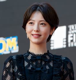 浜辺美波の顔写真