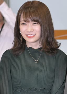 秋元真夏の顔写真